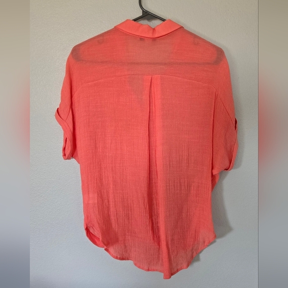 Favlux Fashion from Talulah Boutique Peach Button down drapey blouse size Medium - Picture 2 of 5